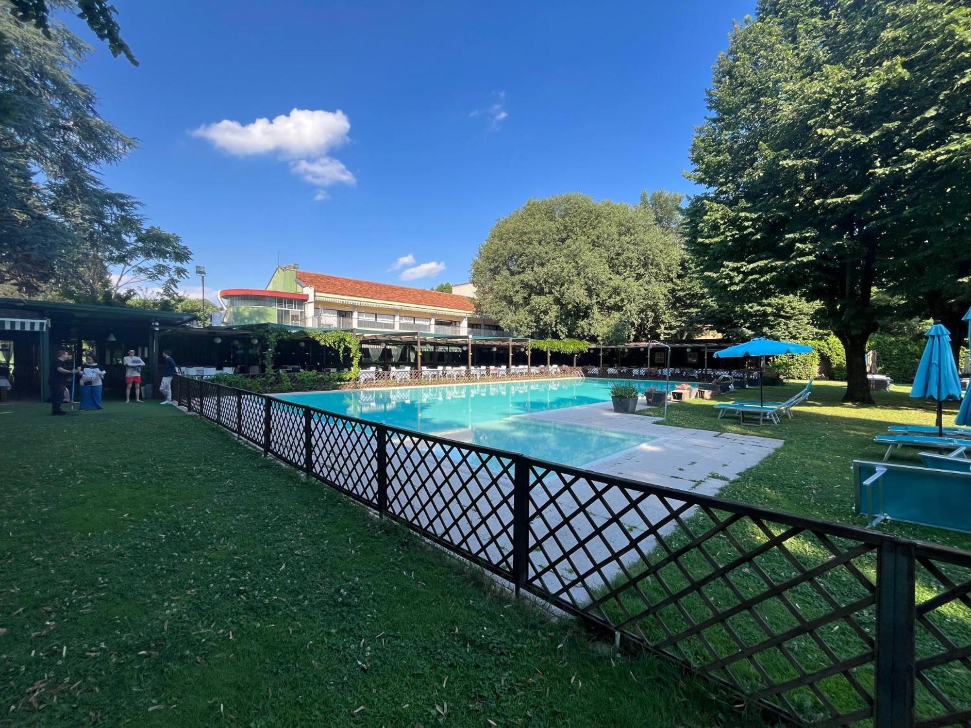 Hotel Sporting Brugherio Exterior foto
