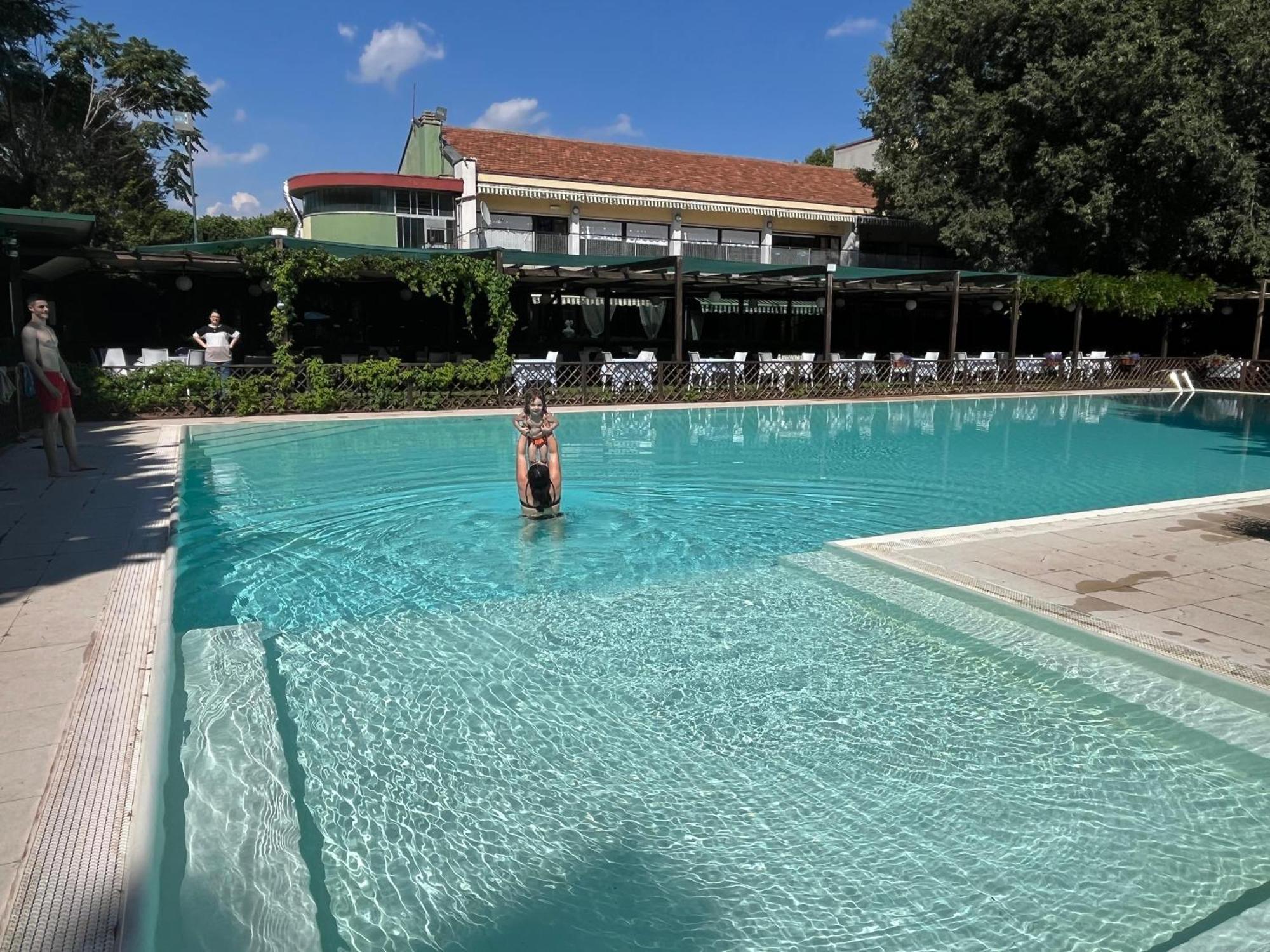 Hotel Sporting Brugherio Exterior foto